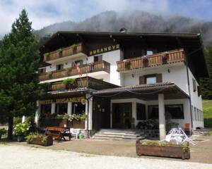 Hotel Bucaneve