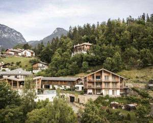 Presulis Hideaway Apartments & Restaurant