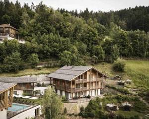 Presulis Hideaway Apartments & Restaurant