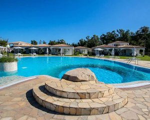 Limone Beach Resort