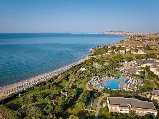 Serenusa Resort