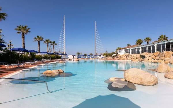 Phi Hotel Sighientu