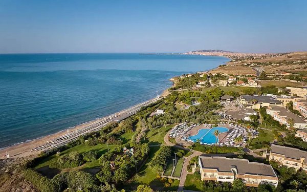 Serenusa Resort