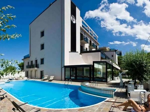 Ferretti Beach Hotel