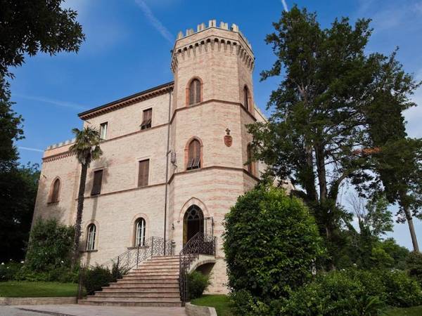 Castello Montegiove Country House