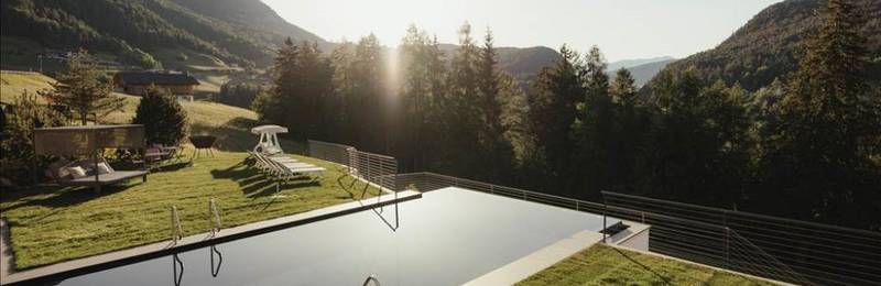Piscina a sfioro
