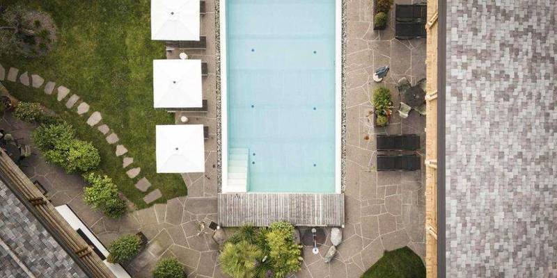 Presulis Hideaway Apartments & Restaurant