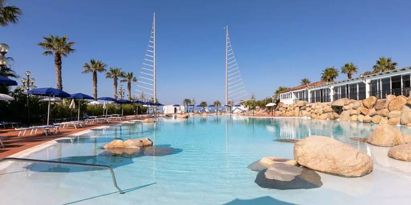 Phi Hotel Sighientu