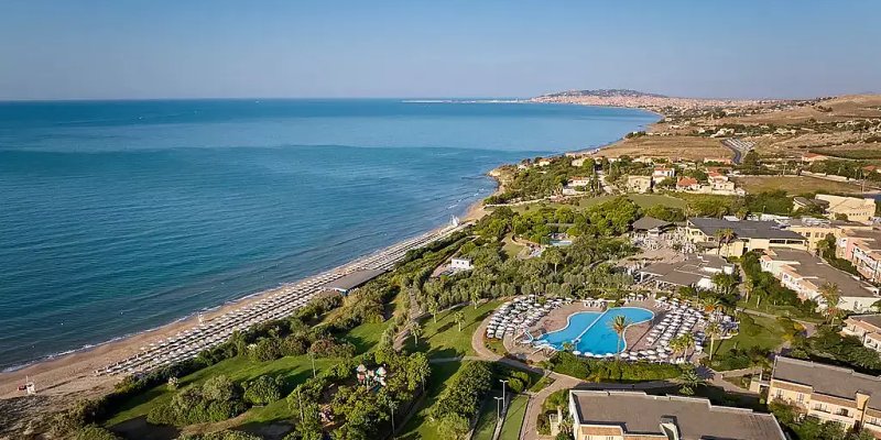 Serenusa Resort